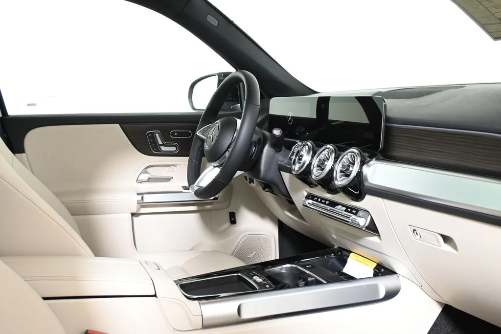 Used 2026 Black Mercedes-Benz GLB 250 image 31