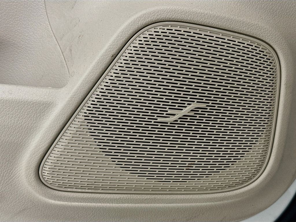 Used 2026 White Mercedes-Benz GLB 250 image 20