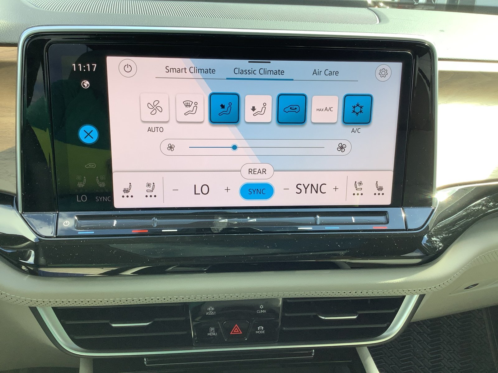 New 2026 Silver Mist Metallic Volkswagen 2.0T SE w/Technology image 18