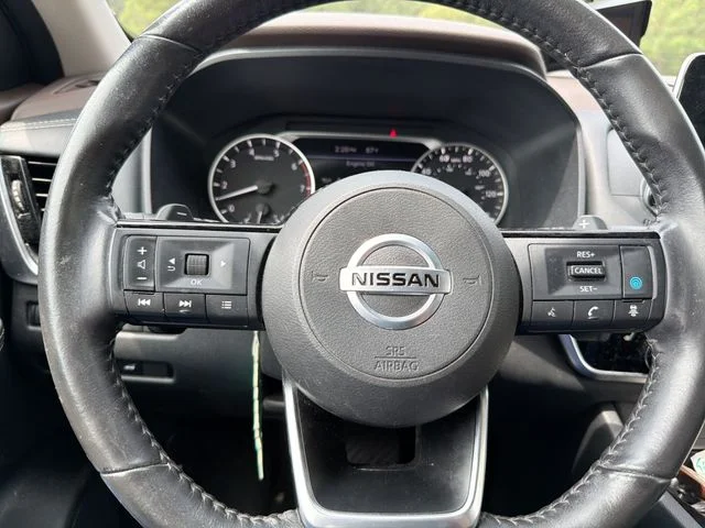 Used 2021 Gray Nissan SV image 15