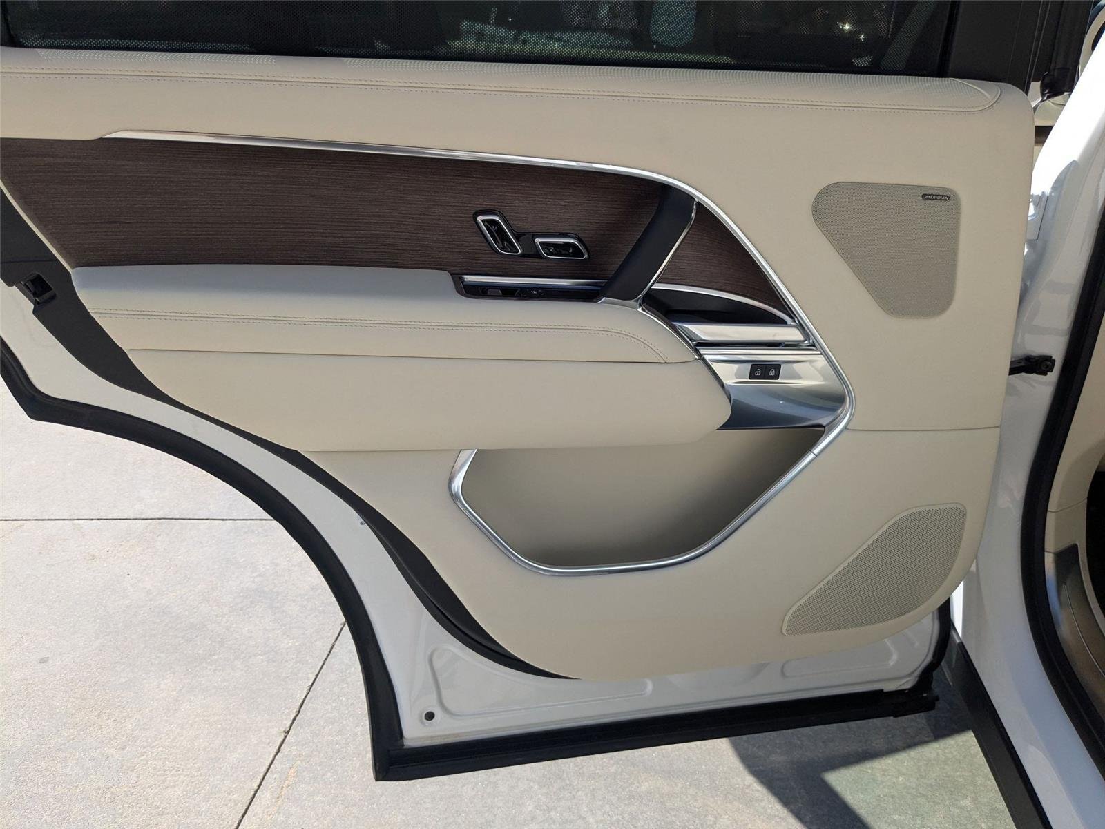 New 2026 Icy White Land Rover SE image 22