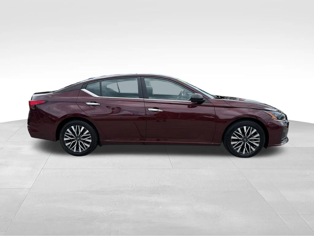 2024 Nissan Altima SV - Photo 8