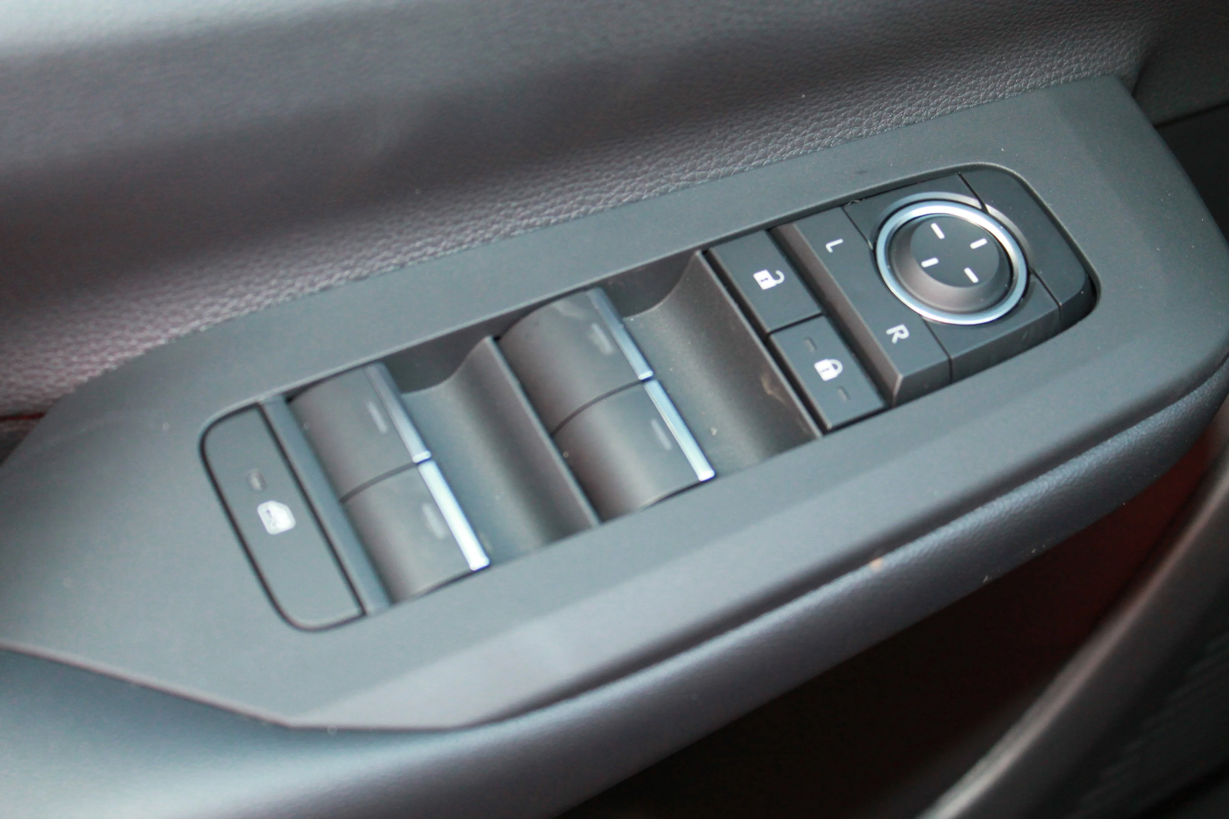 2026 Toyota Prius Nightshade - Photo 16