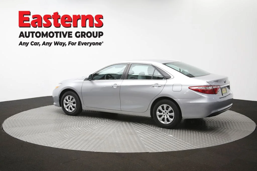 Used 2015 Silver Toyota LE image 61