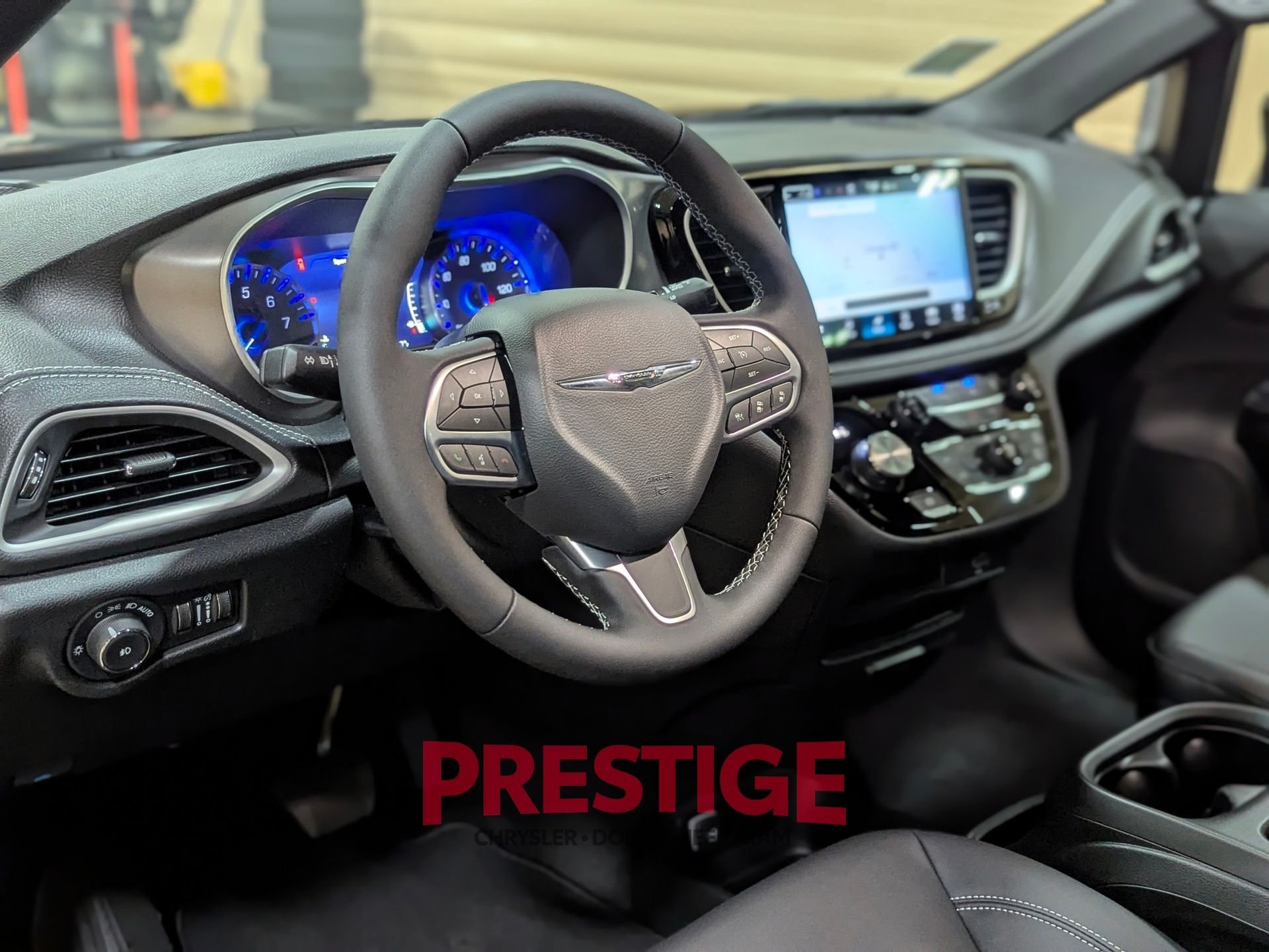 New 2026 Diamond Black Crystal Pearl-Coat Exterior Paint Chrysler Select image 10