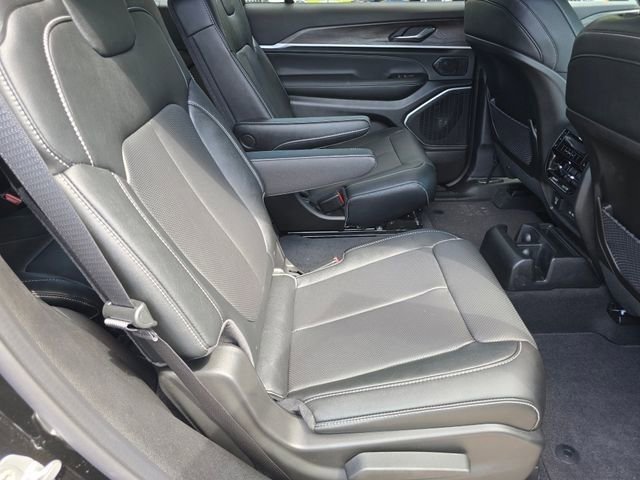 New 2026 Diamond Black Crystal Pearl-Coat Exterior Paint Jeep Limited Reserve image 35