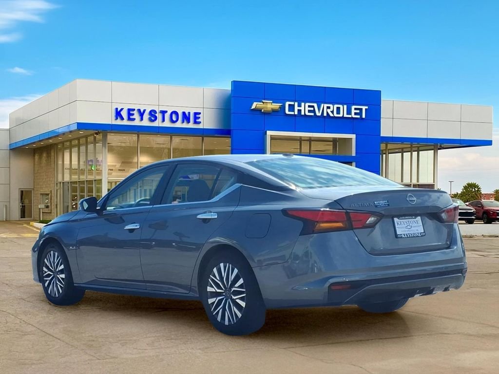Used 2025 Gray Nissan SV FWD image 5