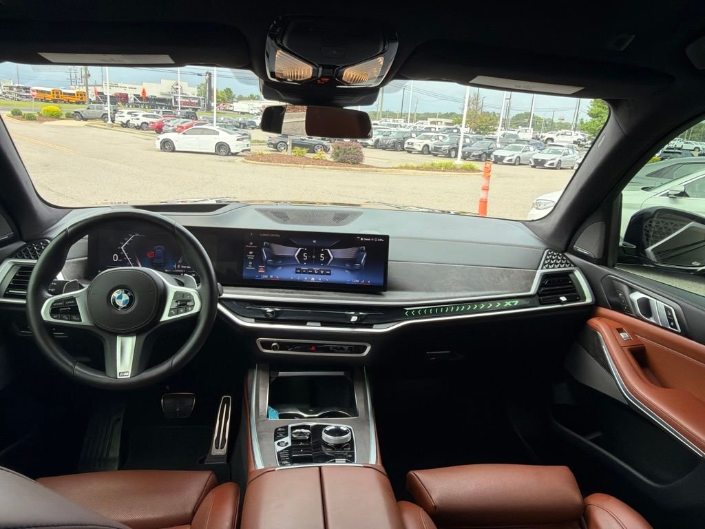 Used 2025 Black Sapphire Metallic BMW xDrive40i image 27