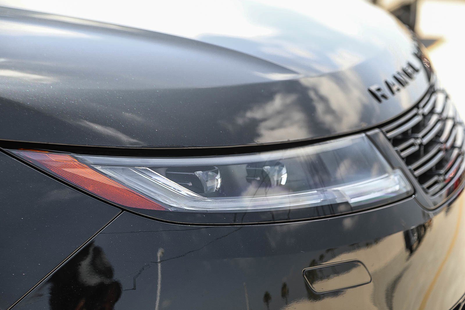 Used 2025 Santorini Black Metallic Land Rover SE image 7