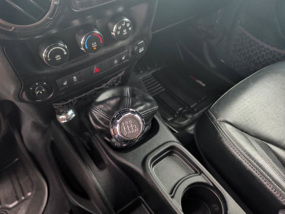 Used 2018 Rhino Clearcoat Jeep Altitude image 26