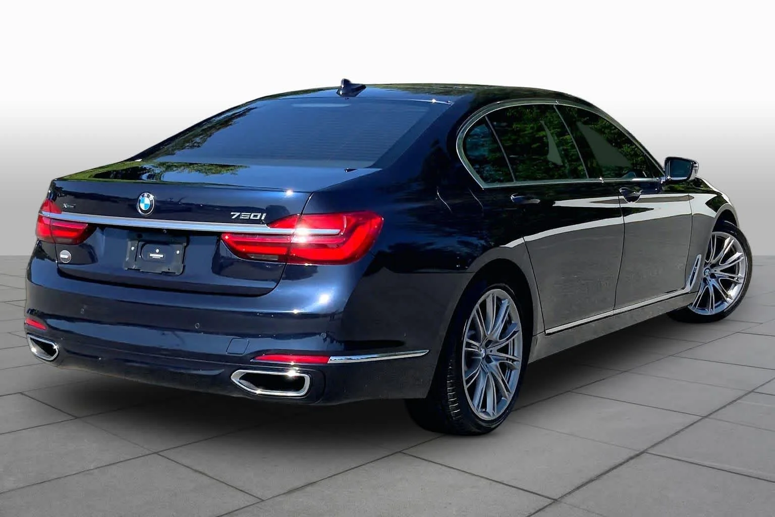 Used 2016 Imperial Blue Metallic BMW 750i xDrive image 13
