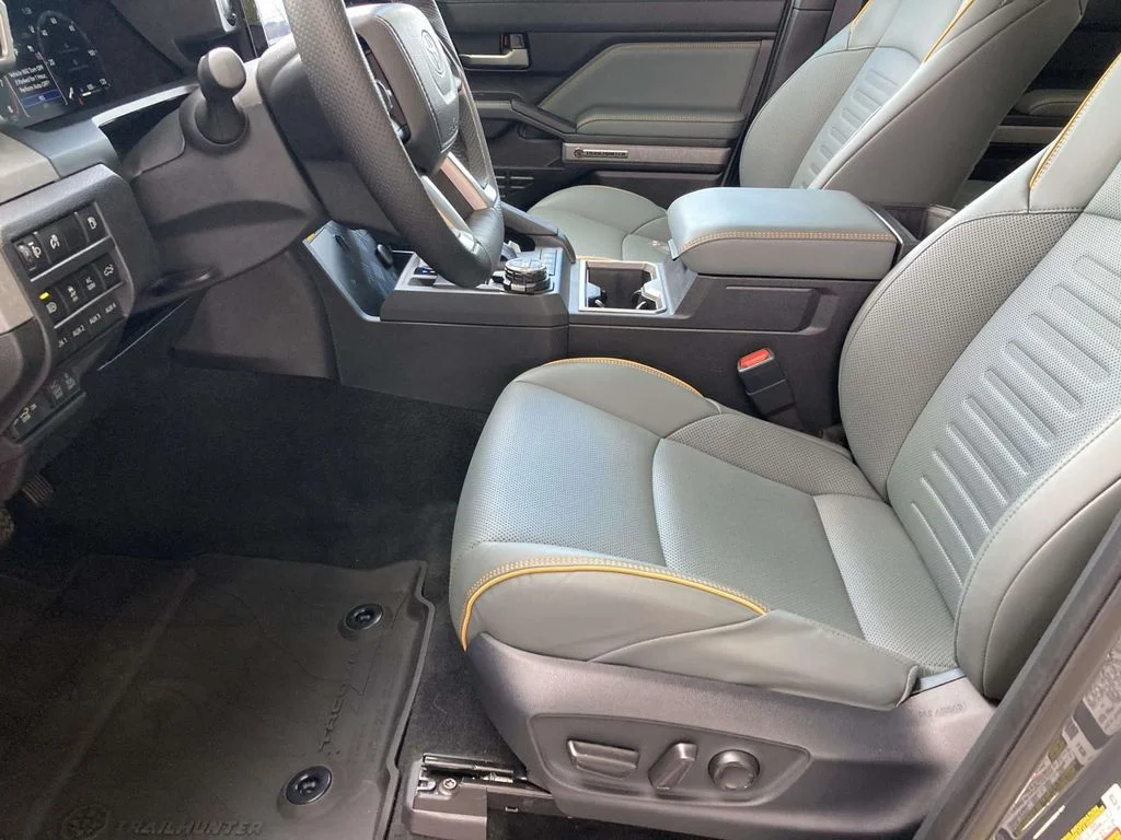 Used 2025  Toyota Trailhunter image 12