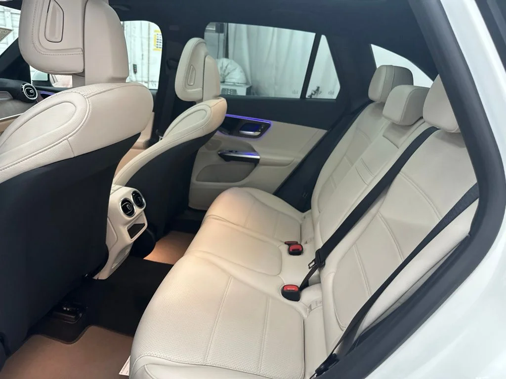 New 2027 White Mercedes-Benz GLC 300 image 22