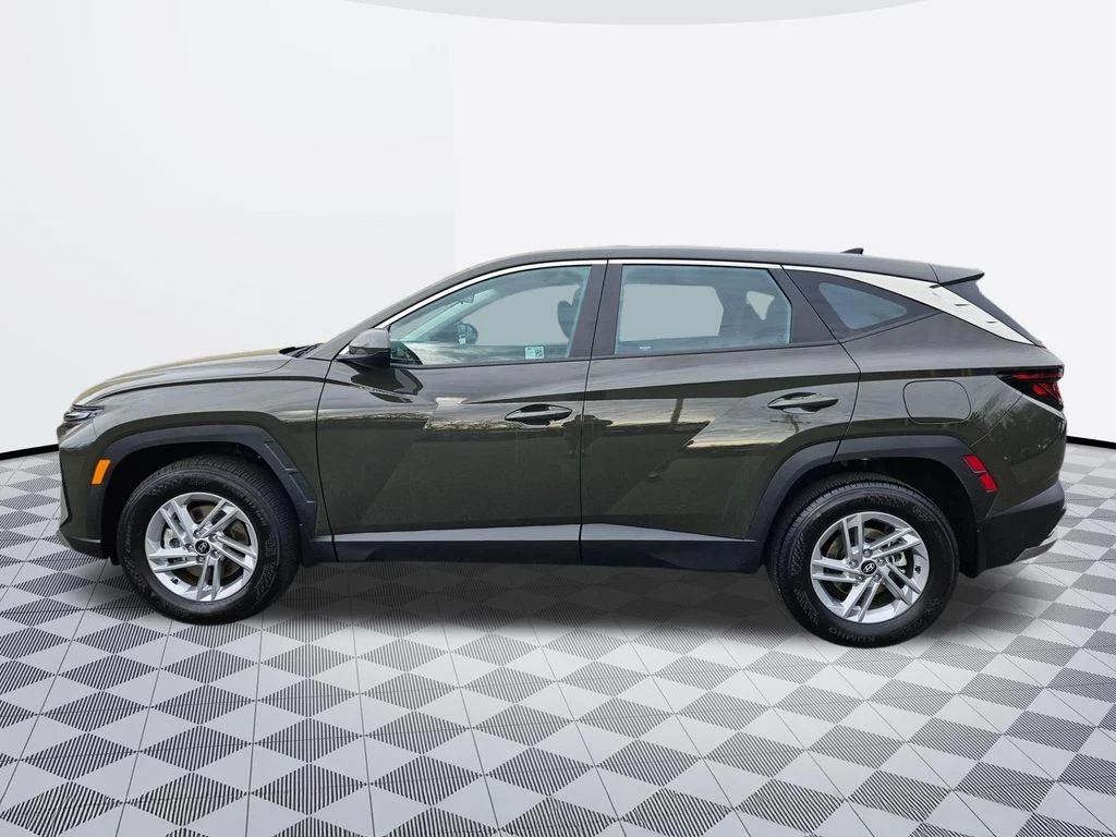 Used 2025 Rockwood Green Hyundai SE image 3