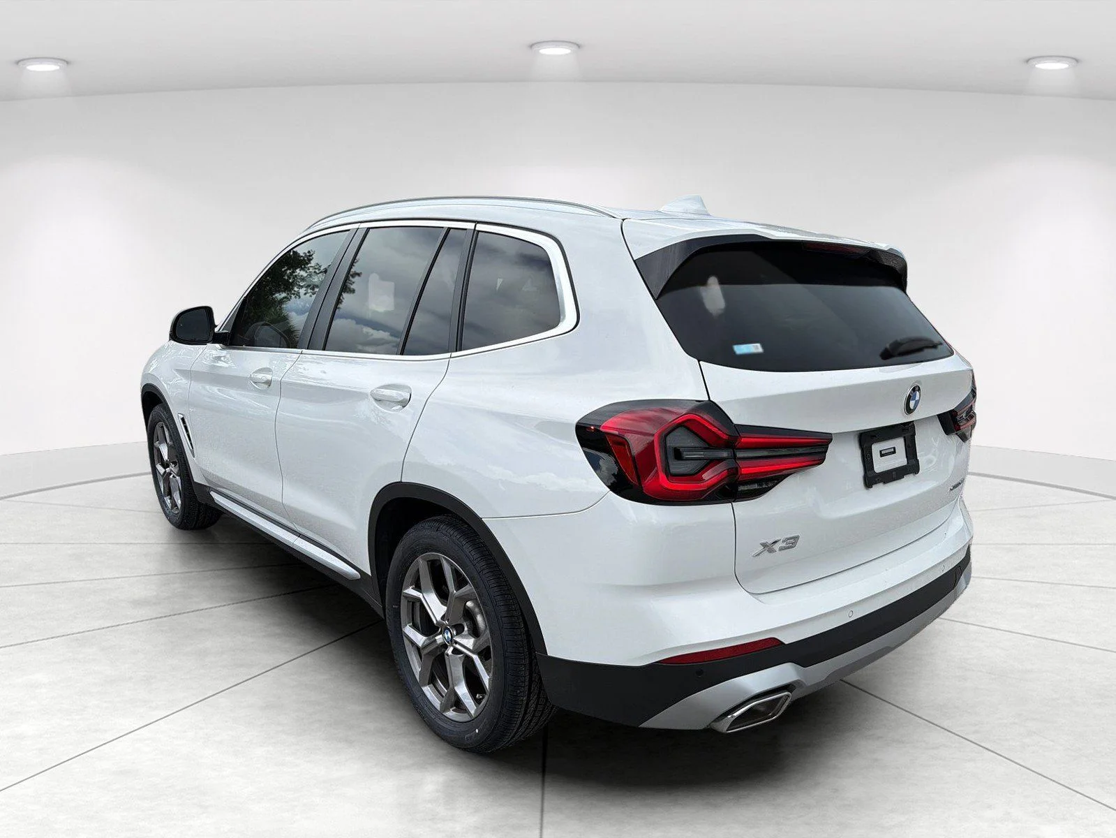 Used 2022 Alpine White BMW sDrive30i image 6