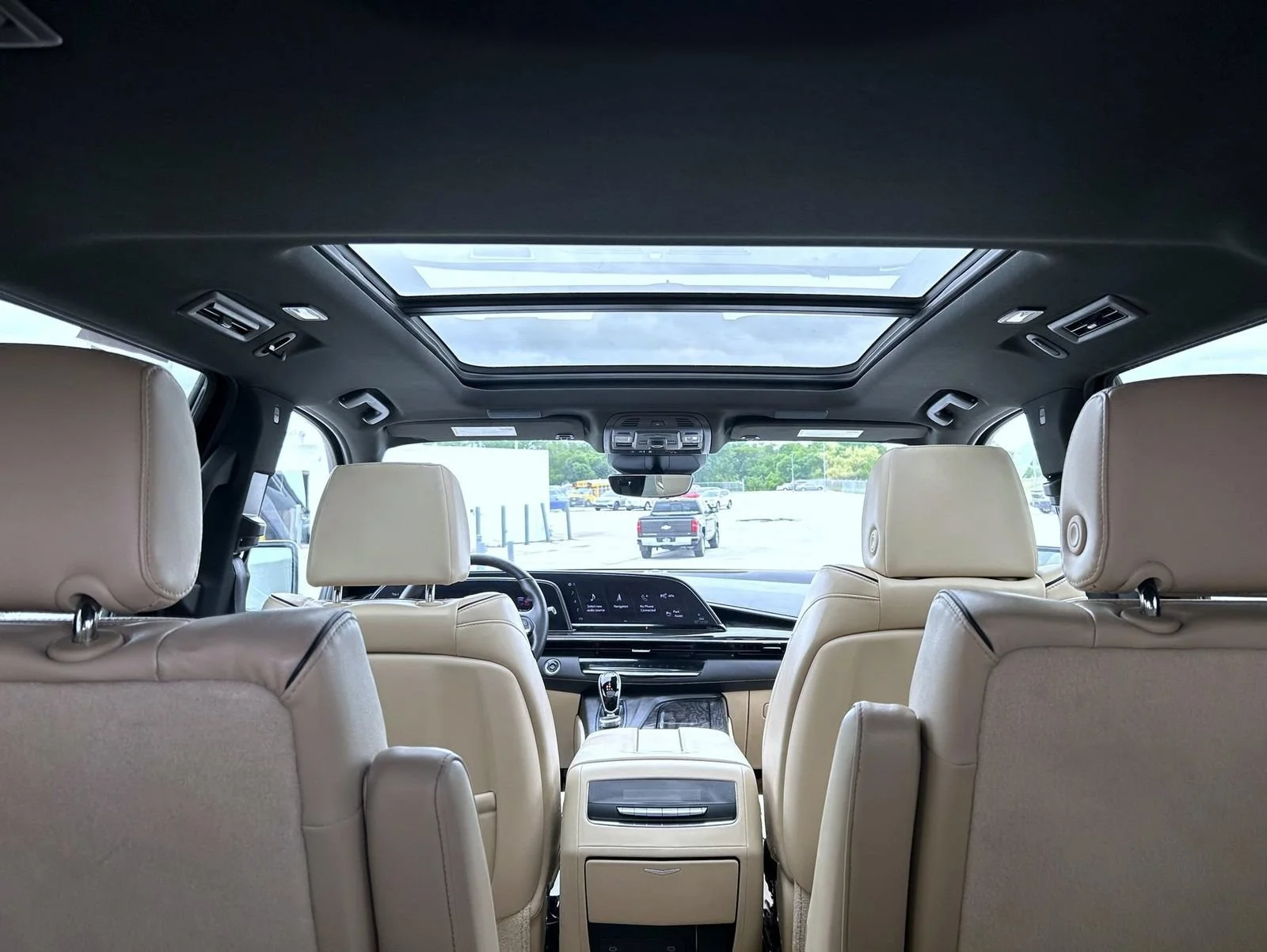 Used 2021 CRYSTAL WHITE TRICOAT Cadillac Premium Luxury image 24