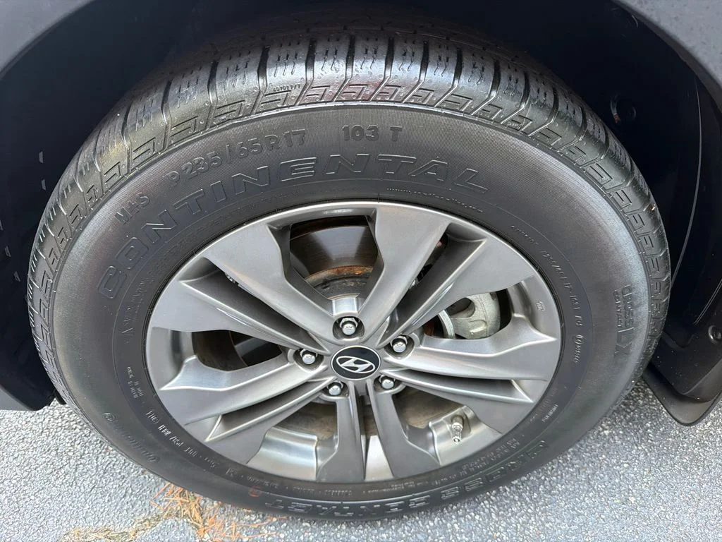 Used 2014 Red Hyundai Base image 11