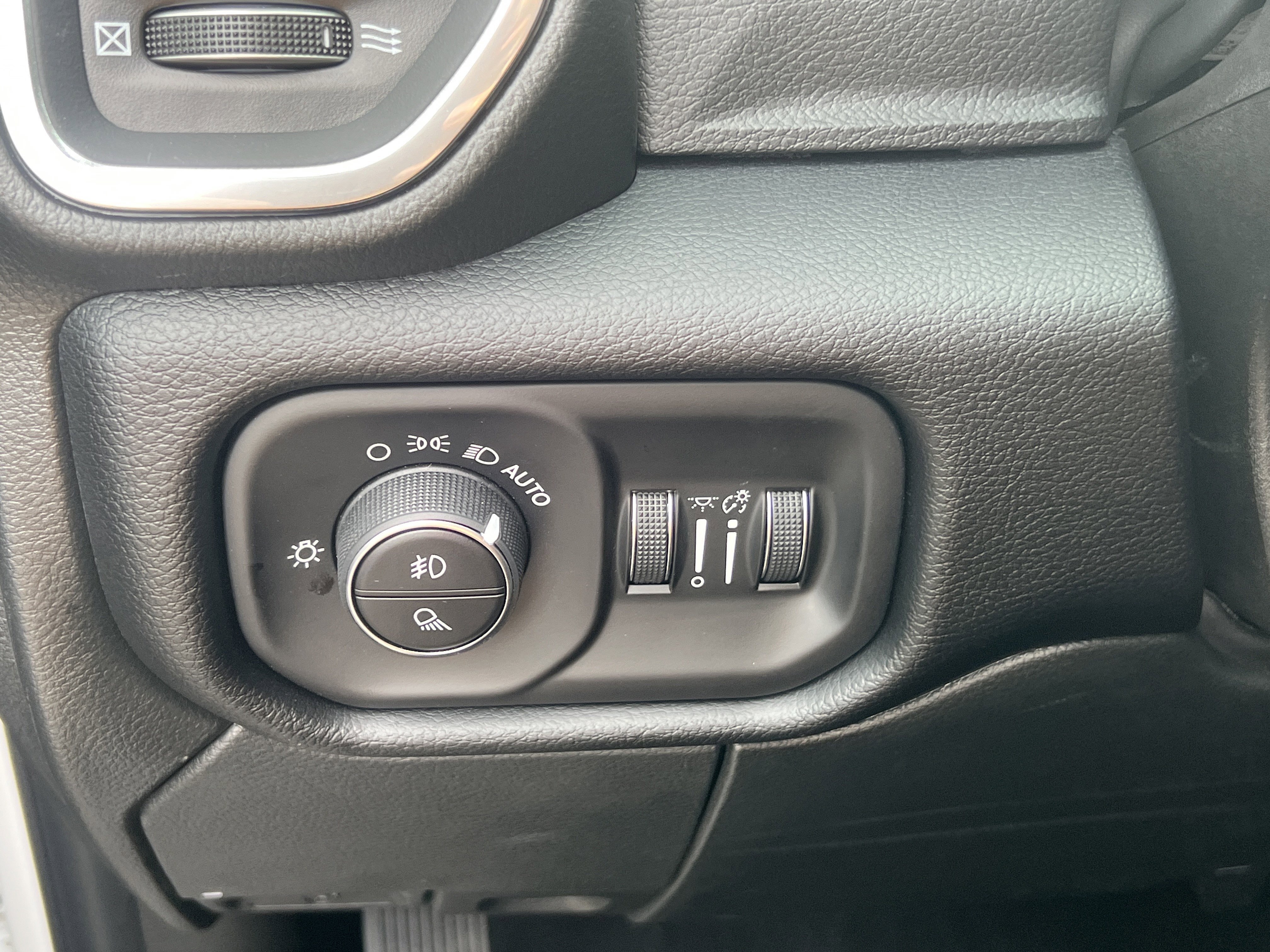 New 2026 Bright White Clearcoat Ram Laramie image 28