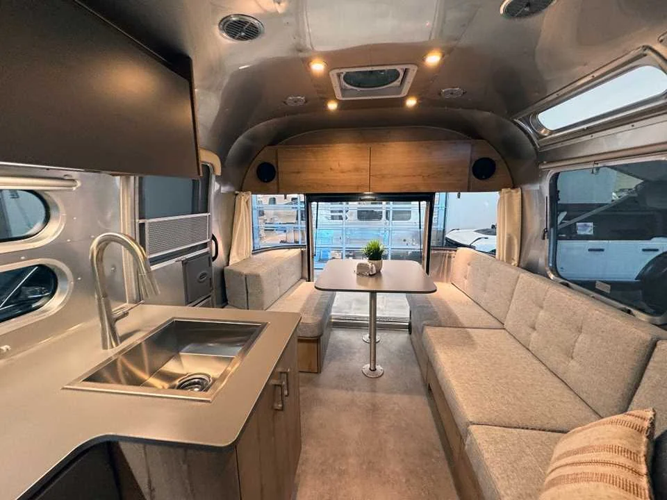 New 2027 SILVER AIRSTREAM  image 36