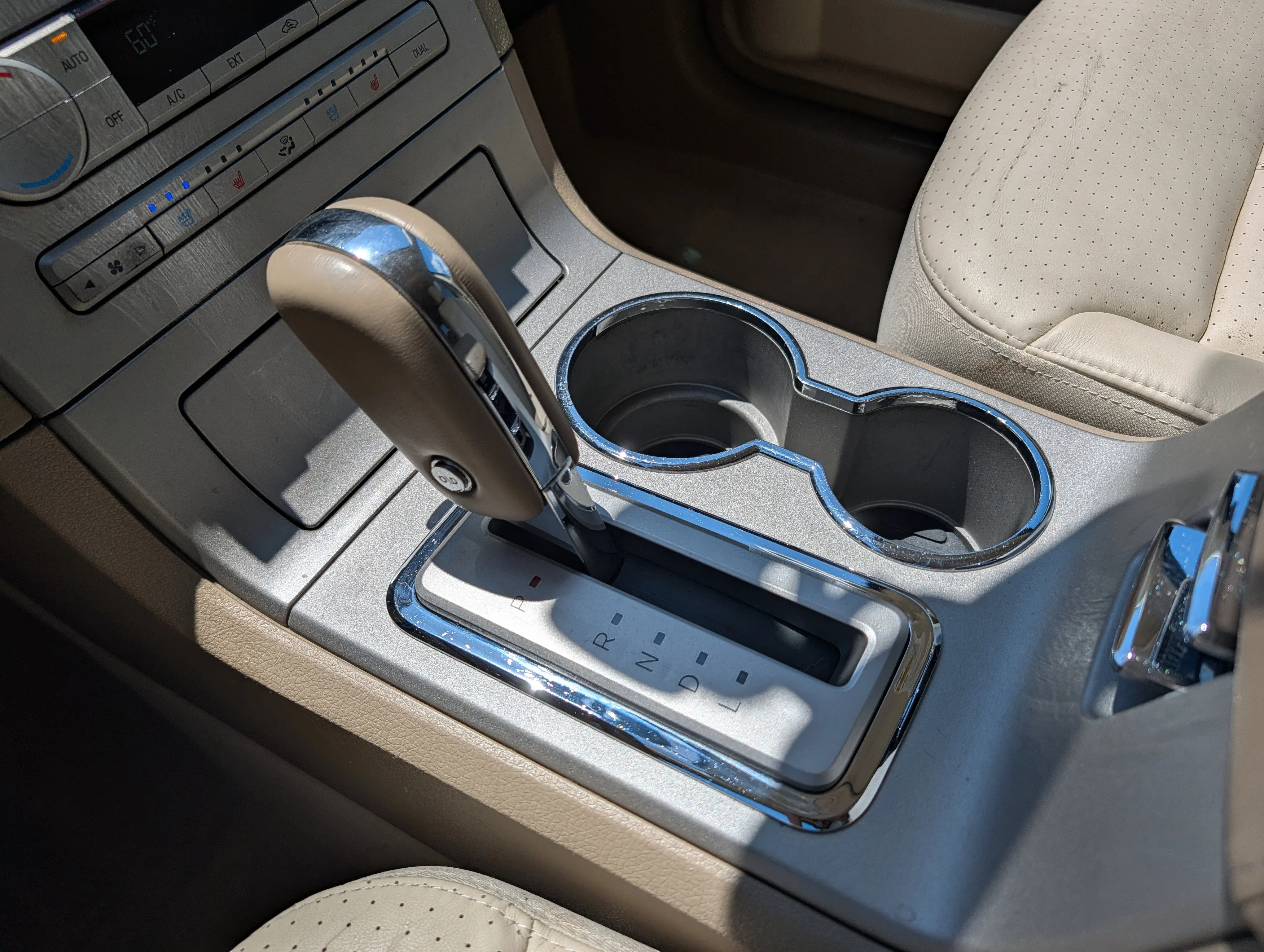 Used 2007 Pewter Metallic Lincoln  image 25
