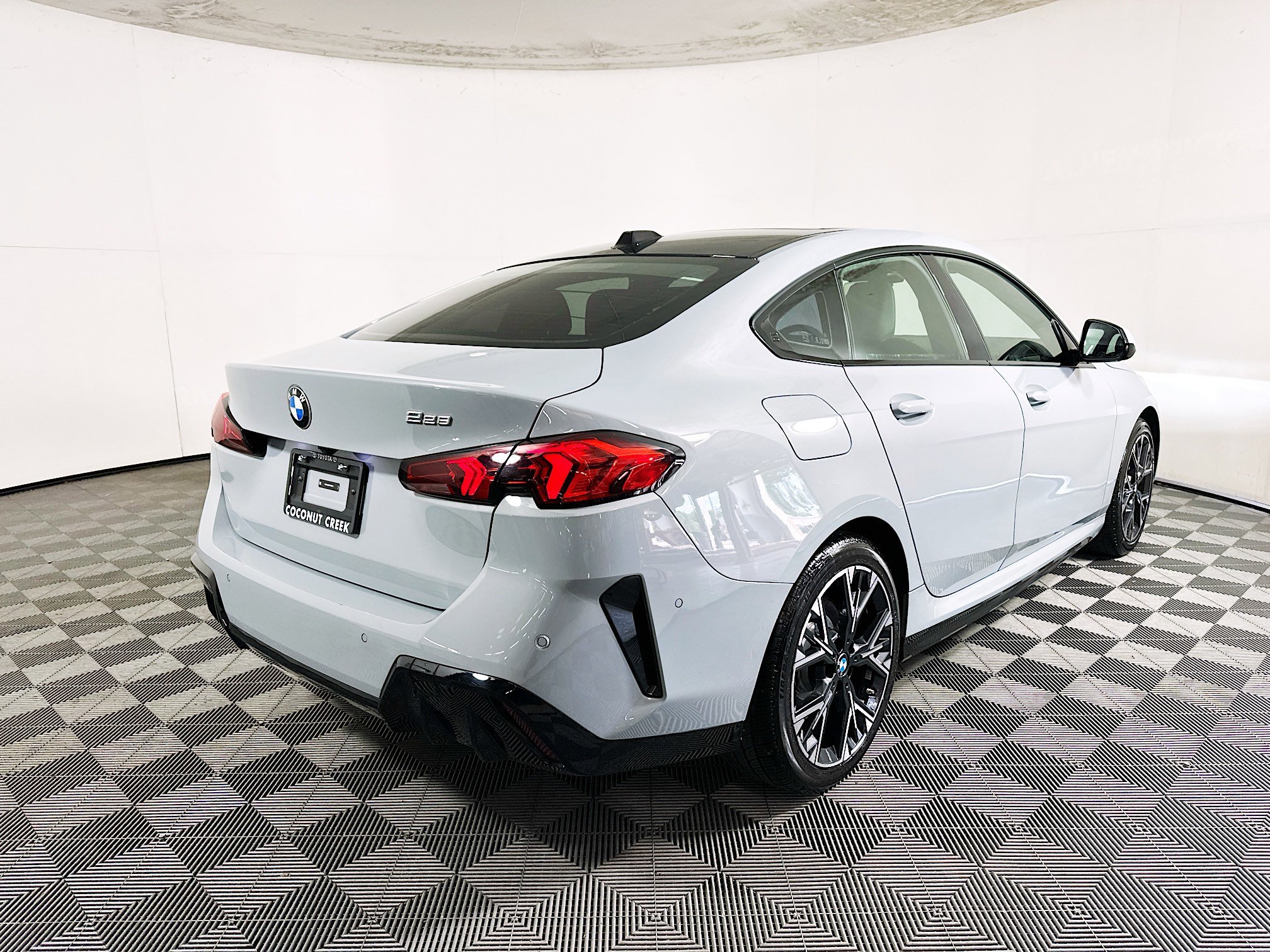 2026 BMW 2 thumbnail 5