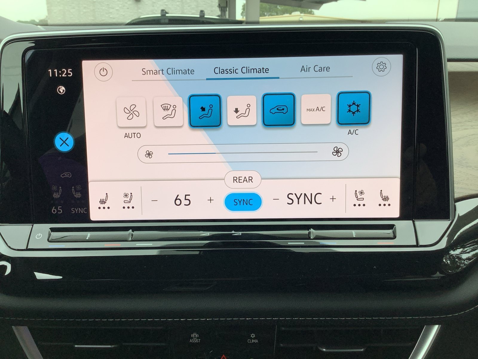New 2026 OPAL WHITE Volkswagen 2.0T SE image 17