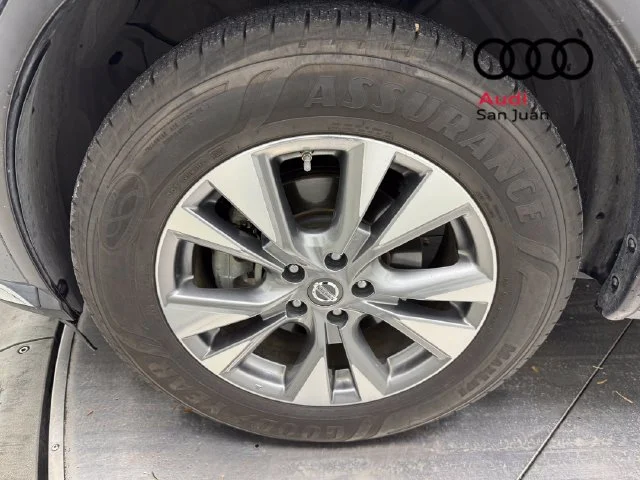 Used 2015 Gray Nissan SL image 6
