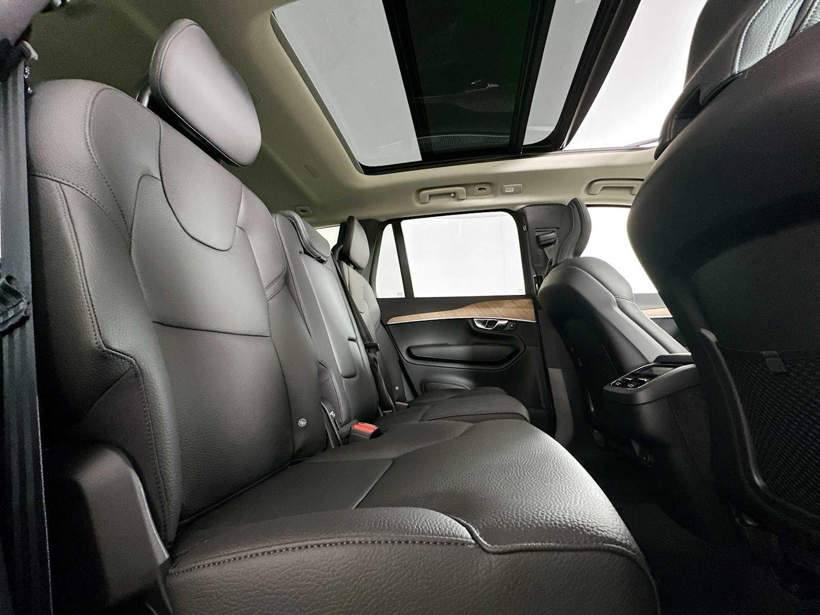 Certified Used 2025 Crystal White Volvo Plus image 24