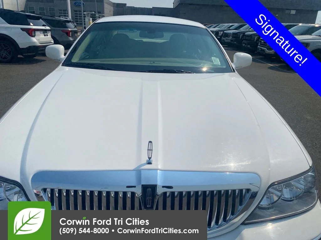 Used 2007  Lincoln Signature image 14
