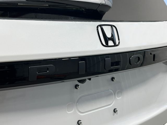 New 2026 Platinum White Pearl Honda Touring image 7