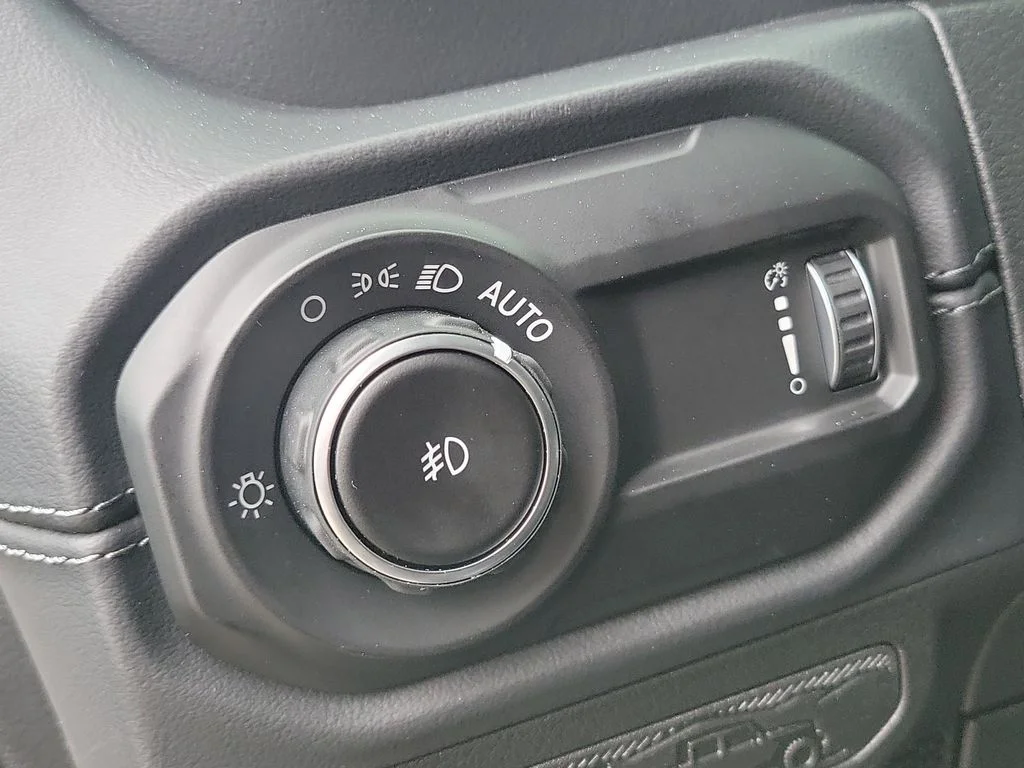 2026 Jeep Wrangler 4-Door Sahara - Photo 12