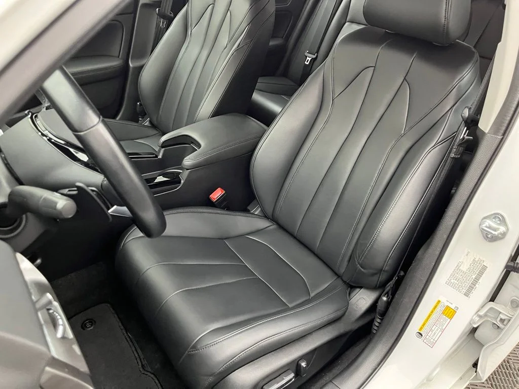 Used 2023 White Acura Base image 23