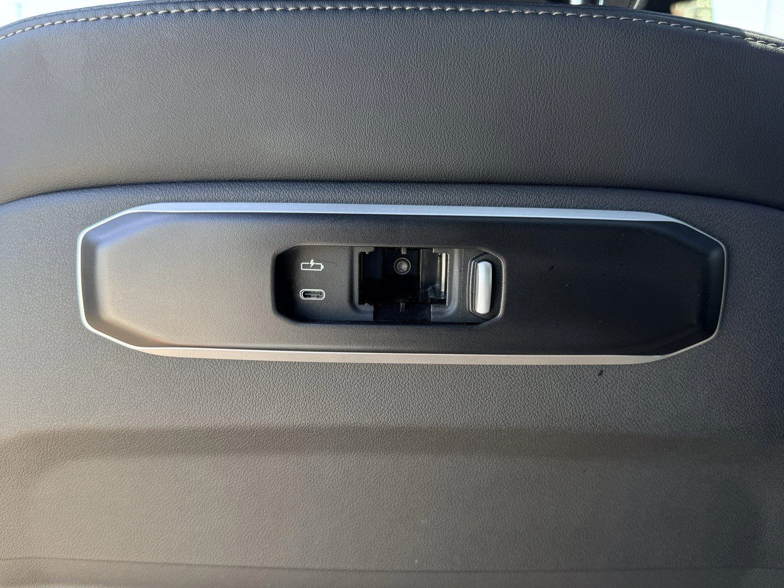 Used 2025  BMW xDrive40i image 17