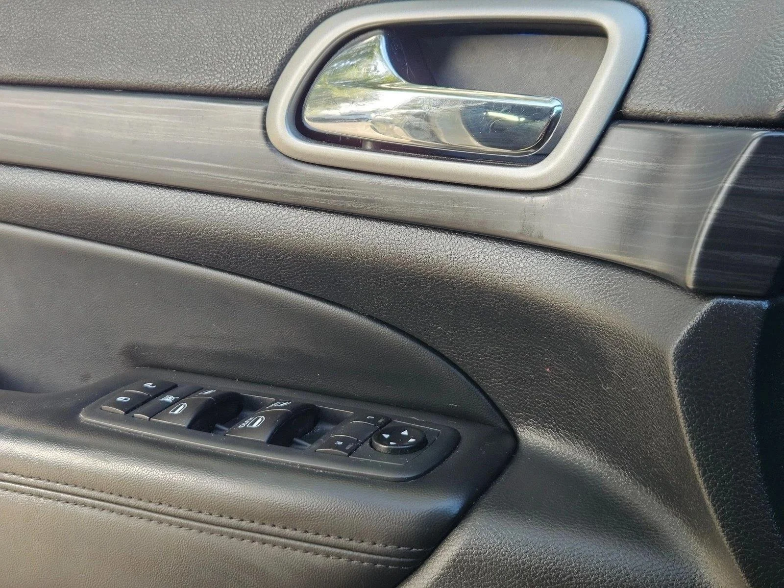 Used 2020 Bright White Clearcoat Jeep Laredo E image 6