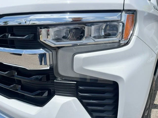 Used 2023 White Chevrolet LT image 4