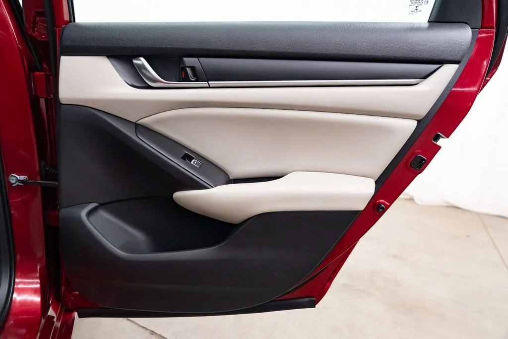 Used 2018  Honda LX image 29