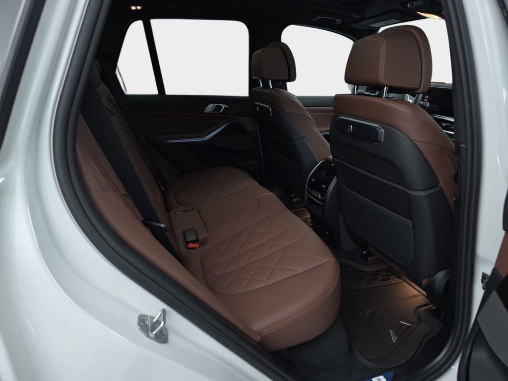 New 2026 Mineral White Metallic BMW xDrive50e image 11