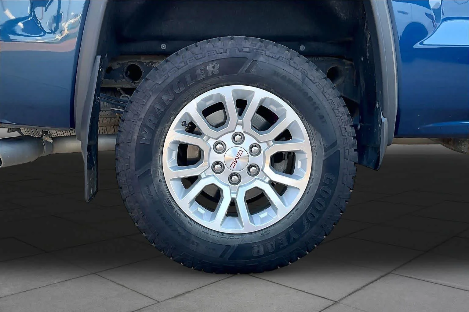 Used 2019 Stone Blue Metallic GMC SLE image 11