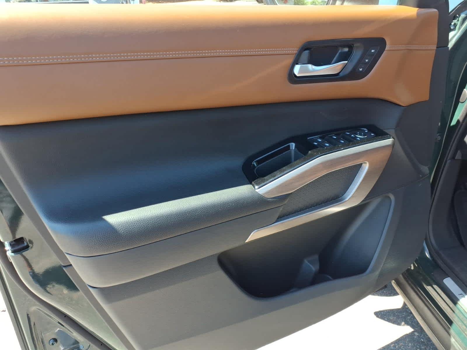 Certified Used 2024 Obsidian Green Pearl Nissan Platinum image 10