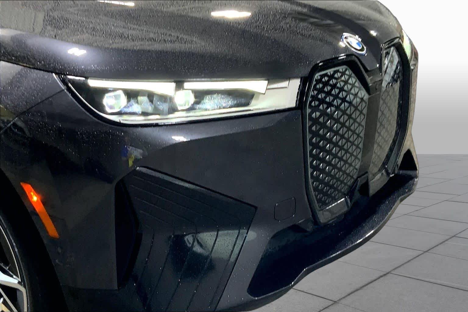 Used 2024 Dark Graphite Metallic BMW xDrive50 image 28