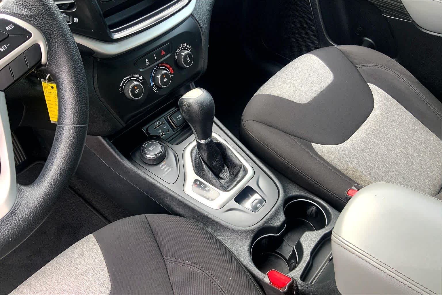 Used 2014 Brilliant Black Crystal Pearlcoat Jeep Sport image 15