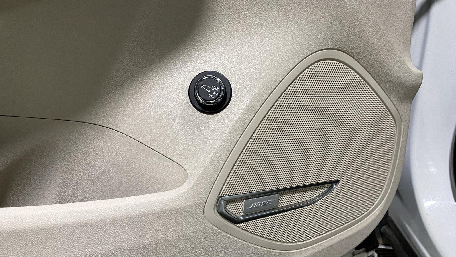Used 2023 White Frost Tricoat Buick Avenir image 32