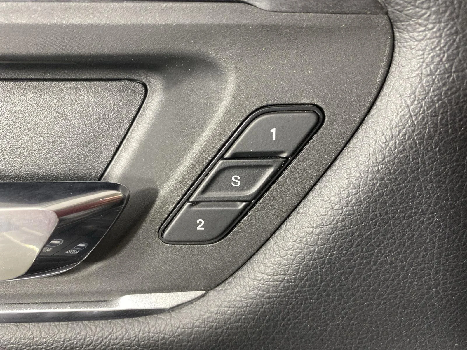 Used 2019 Delmonico Red Pearlcoat Ram Laramie image 23