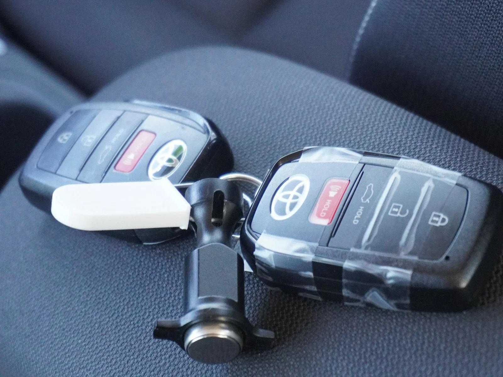 Used 2024 Classic Silver Toyota Hybrid XLE image 16