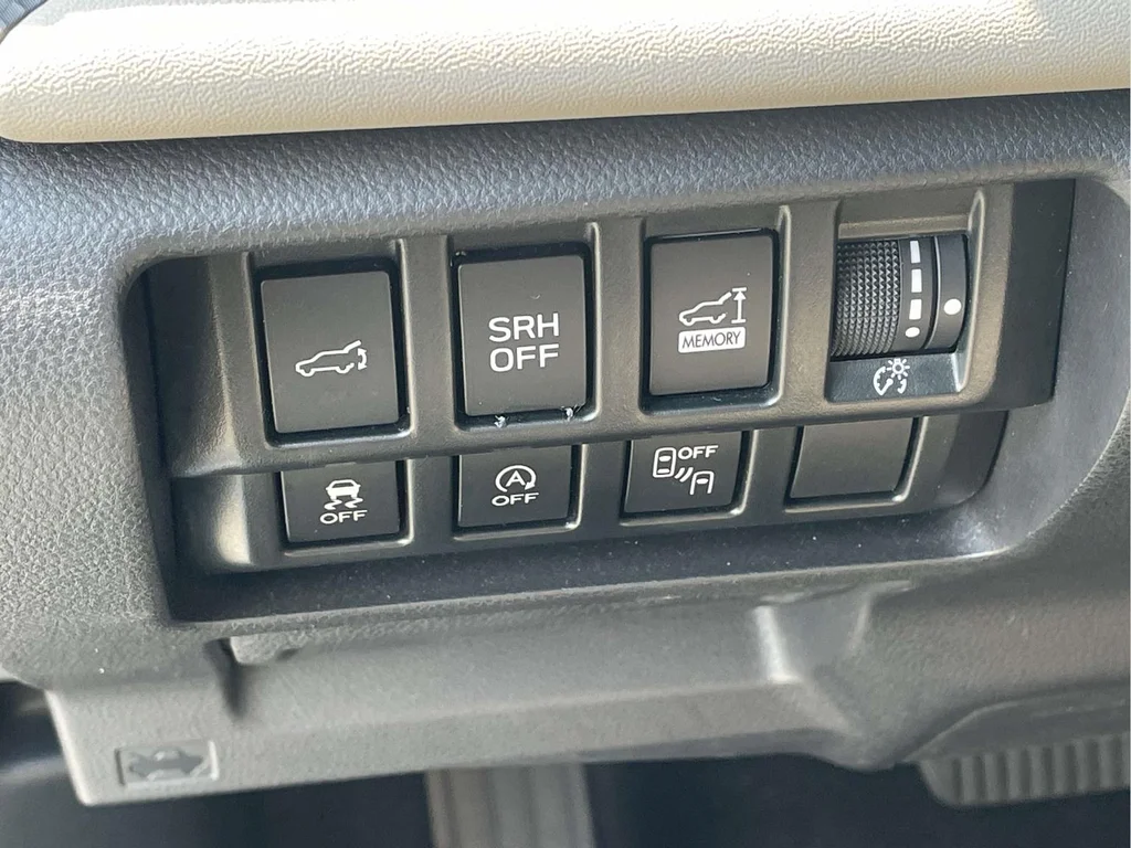 Used 2023 Crystal White Pearl Subaru Limited image 19