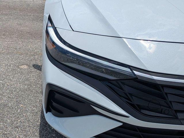 New 2026 White Hyundai SE image 9