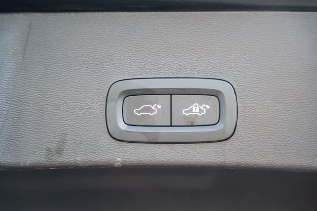 Certified Used 2023 Onyx Black Volvo Plus image 11