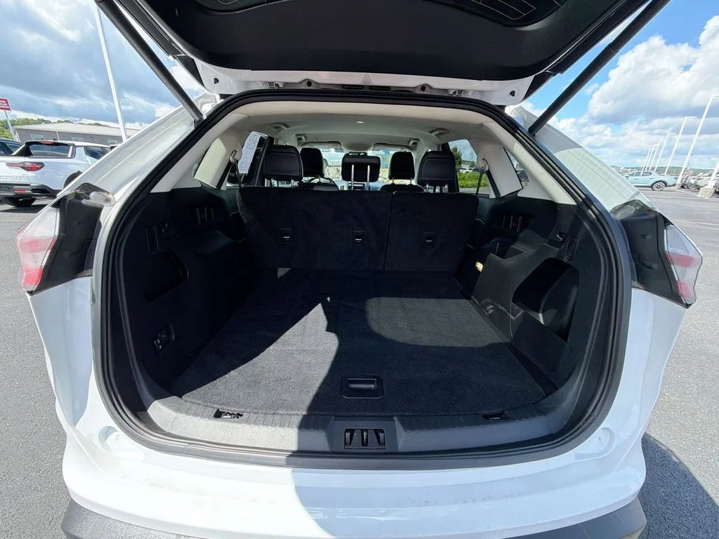 Used 2024 White Ford SEL image 29