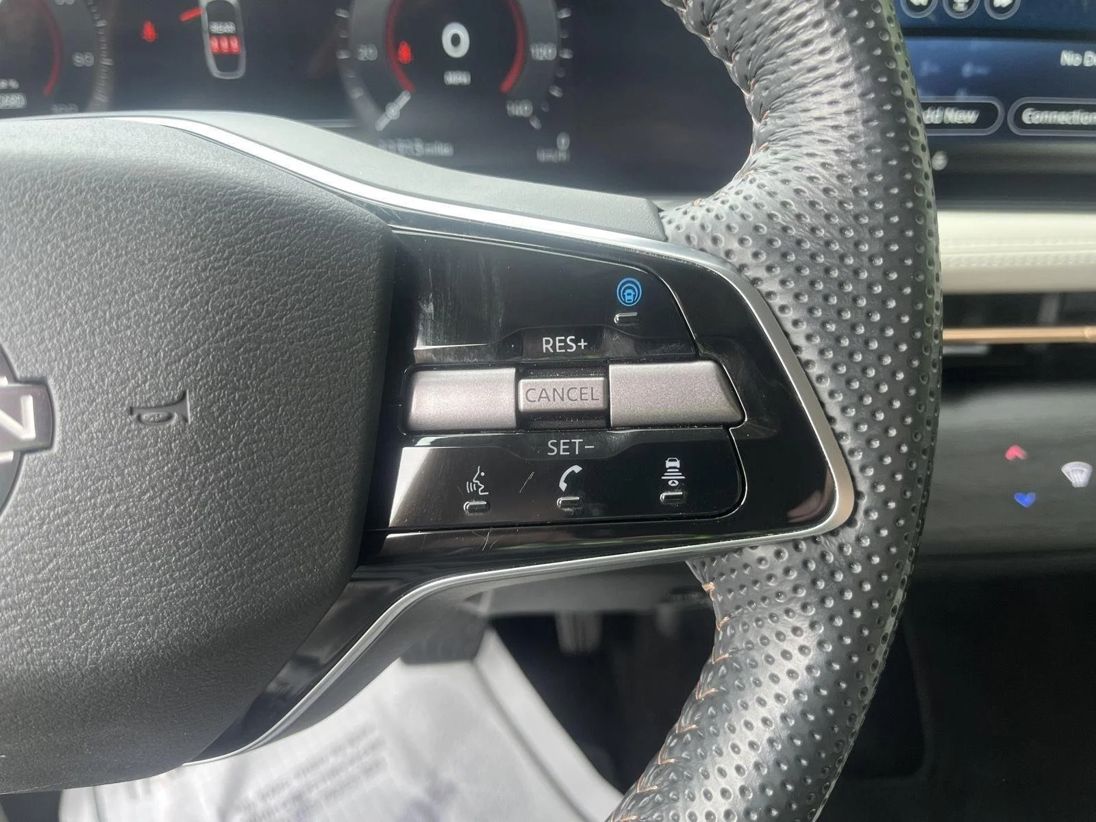 Used 2025 Everest White Pearl Tricoat/Black Diamond Pearl Nissan EVOLVE+ image 26