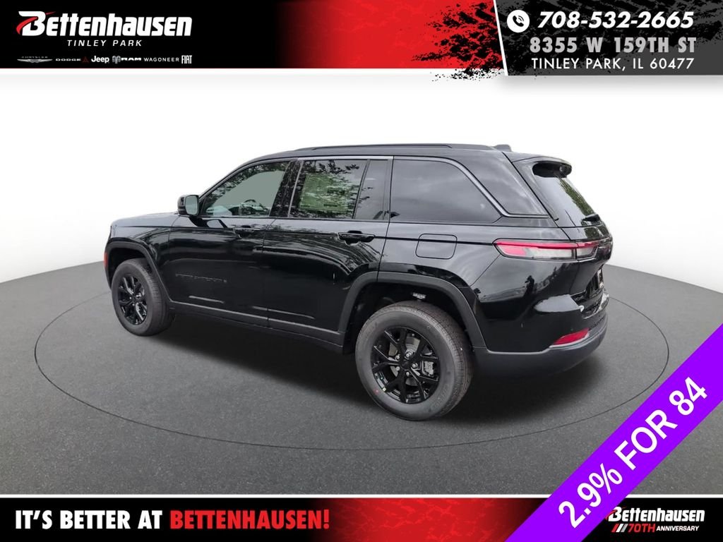 New 2026 Diamond Black Crystal Pearl-Coat Exterior Paint Jeep Laredo image 12